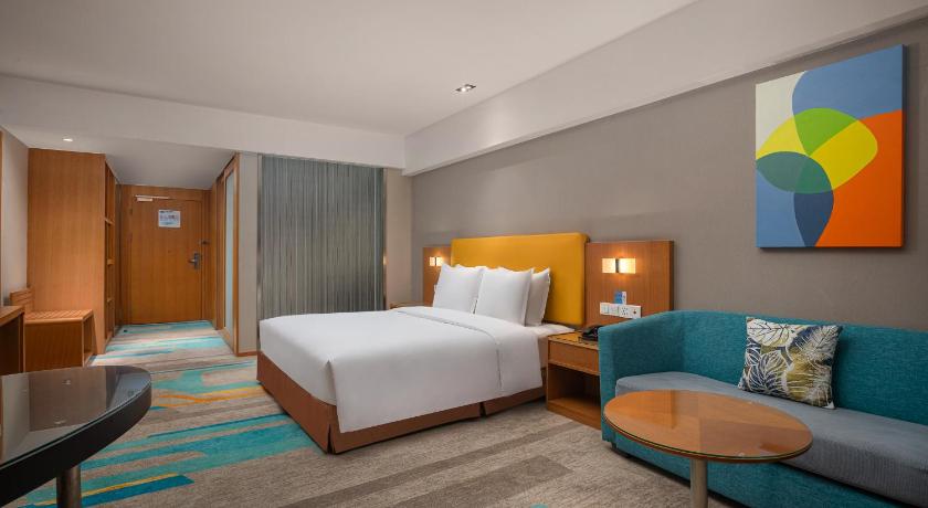 Image of 1 King Bed Standard 1