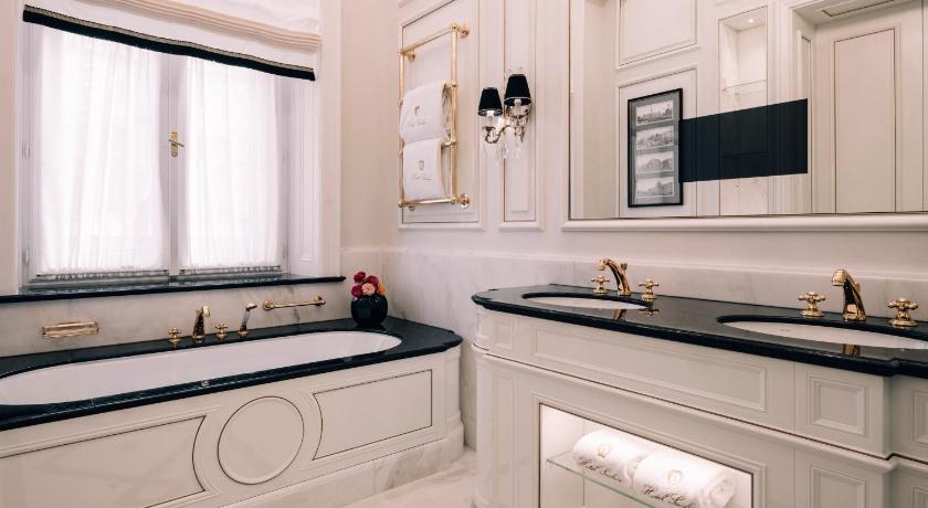 Image of Junior Suite 12