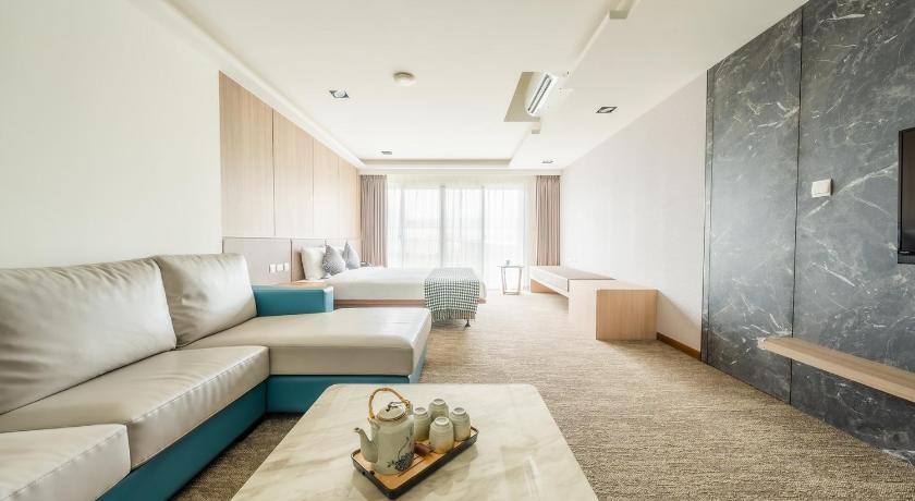 Image of Family Room with Garden View 3
