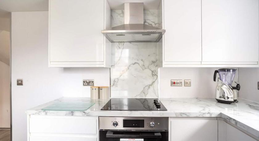 布兰福德论坛 The Secret, Stylish & Spacious En Suite in Blandford Forum, Dorset 4星级 酒店 餐厅