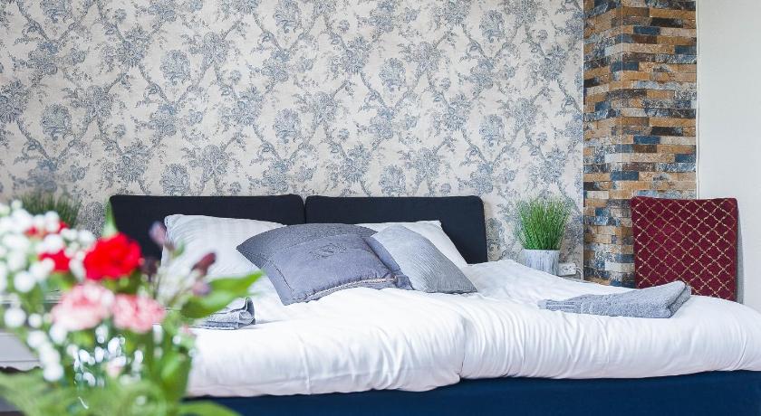 Image of Quadruple Room with Shared Bathroom 4