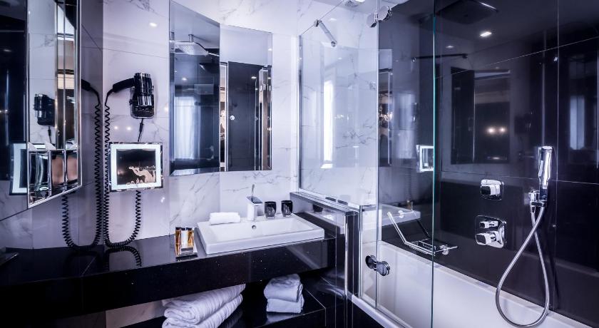 Image of Deluxe Room 9