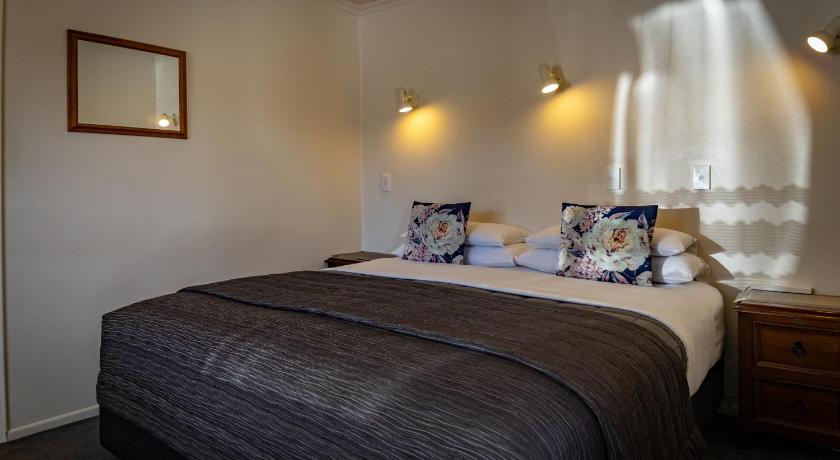 Image of 1 Bedroom Accessible 4