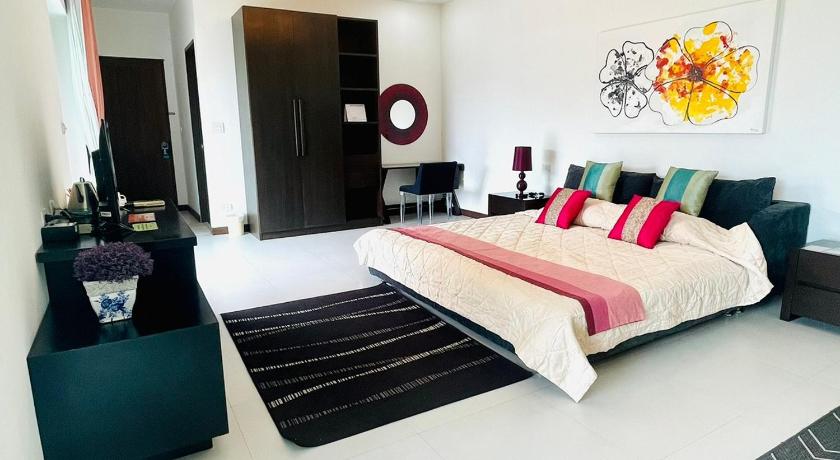 Image of Superior Room with Balcony 3