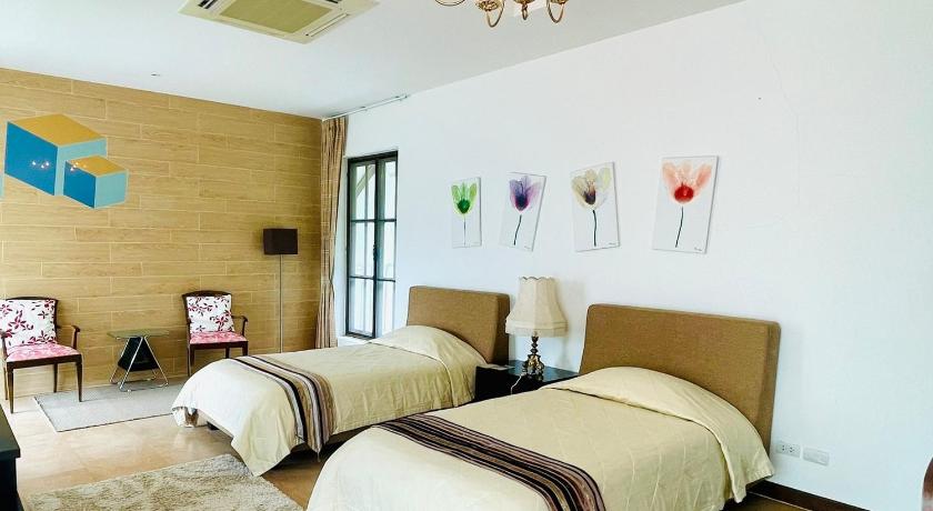 Image of Deluxe Mountain View Room with Balcony 7