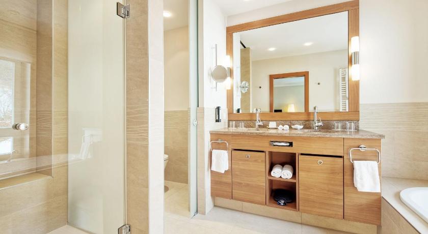 Image of Deluxe Double Room with Balcony 6
