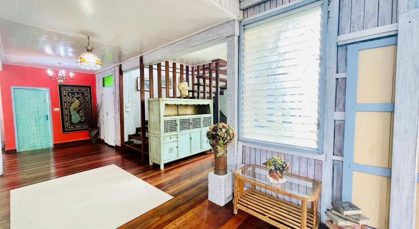 Image of Family Room with Terrace 8