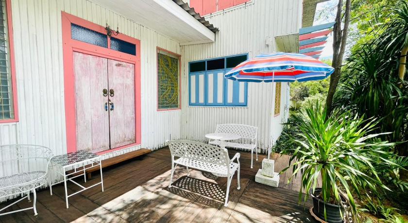 Image of Family Room with Terrace 14