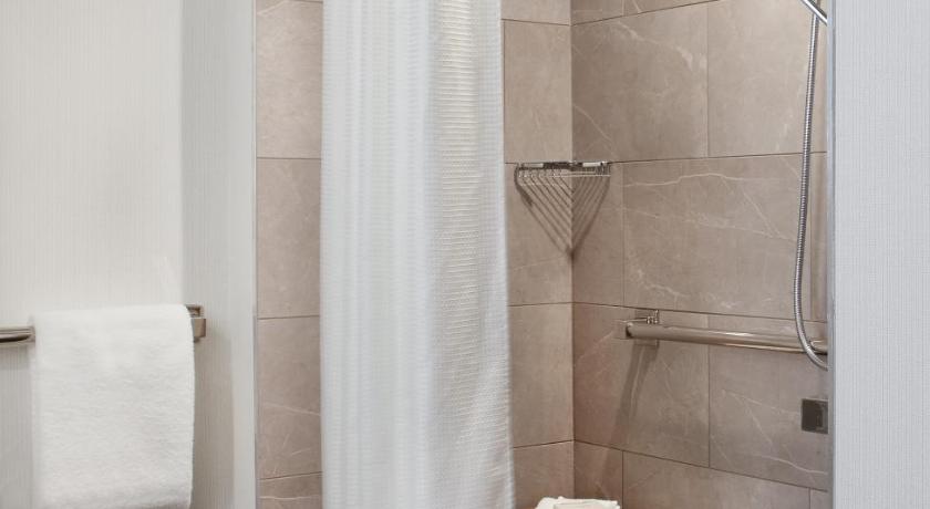 1 King Mobility Accessible w/ Bathtub fotója 5