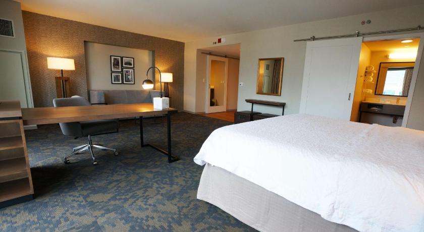 Image of 1 King Skyline View Studio Suite Nonsmoking 1