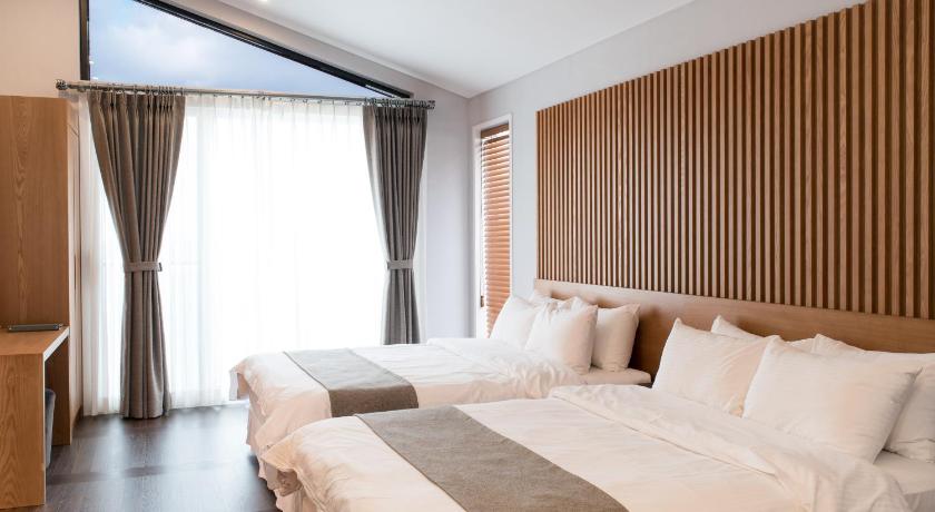 Image of Suite 16