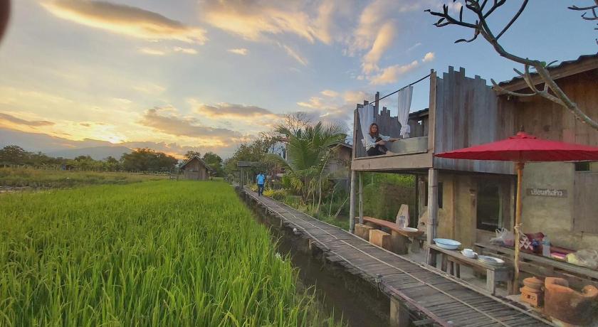 촘통 เฮือนขวัญข้าว 4성급 호텔 수영장