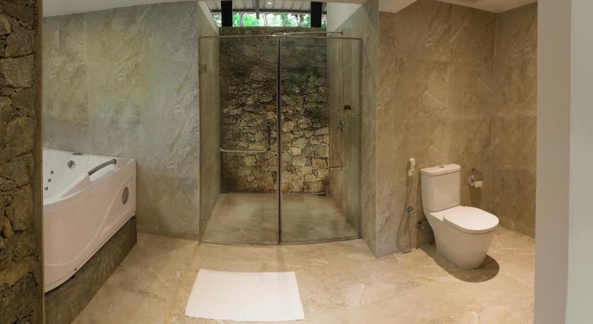 Image of Suite with Jacuzzi and Private Deck 4