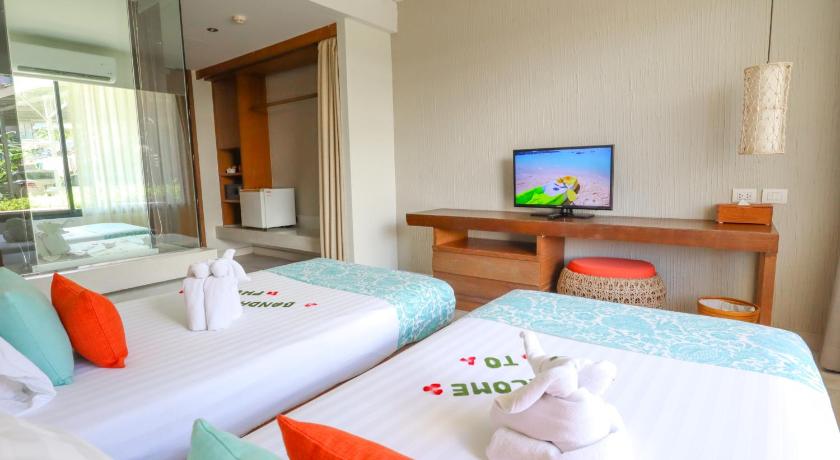 Image of Deluxe Room with Balcony 13