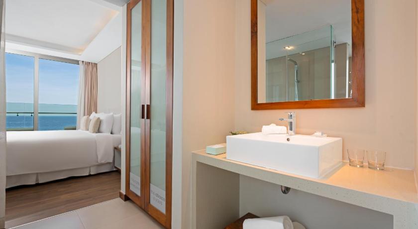 Image of Special Offer - One-bedroom Ocean View Suite with Balcony 6