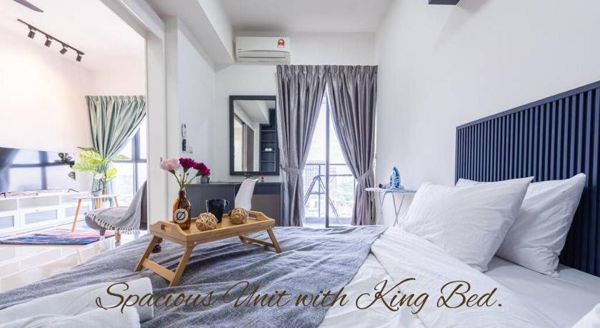 Continew 1BR High TRX Mall King Bed 100Mbps Wi-Fi - image 13