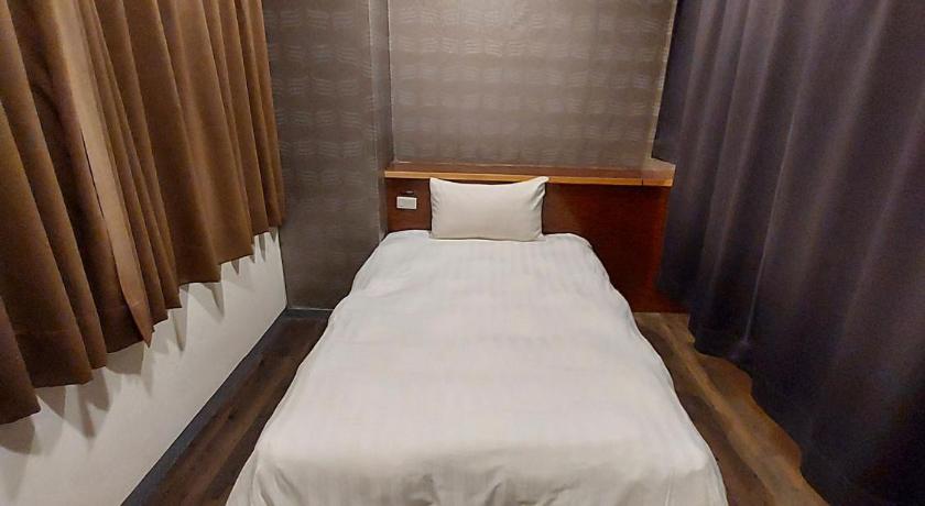 Image of Single Bed in Male Dormitory Room with Shared Bathroom 0