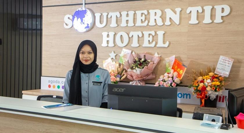 Pontian Kechil Southern Tip Hotel - City & 100m walk to McDonald's & FREE DOBI 3-Star Hotel restaurant