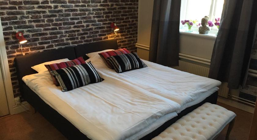 Image of Quadruple Room with Shared Bathroom 9