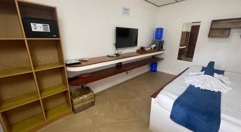 Image of Double Room with Pool View 4