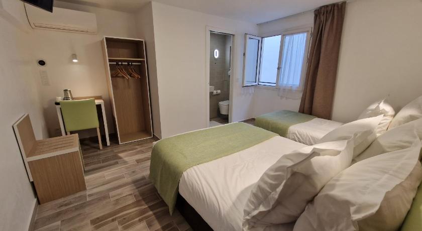 Image of Triple Comfort Room 1