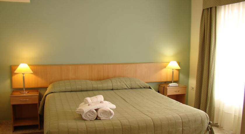 Image of Triple Room 1