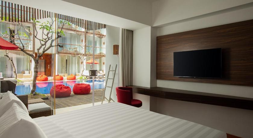 Foto Kamar Akses ke Kolam (Pool Access Room) 6