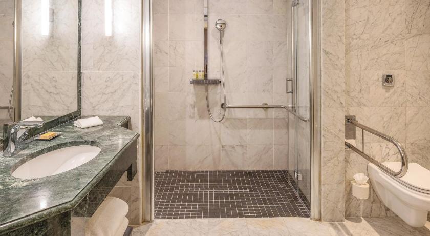 รูปของห้องเตียงคิงไซส์สำหรับผู้พิการ (King Accessible Guest Room) 7