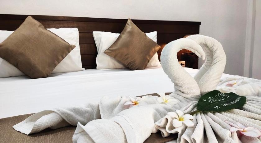 Image of Deluxe Double Room with Beach Access 1