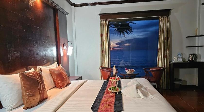 Image of Deluxe Double Room with Beach Access 0