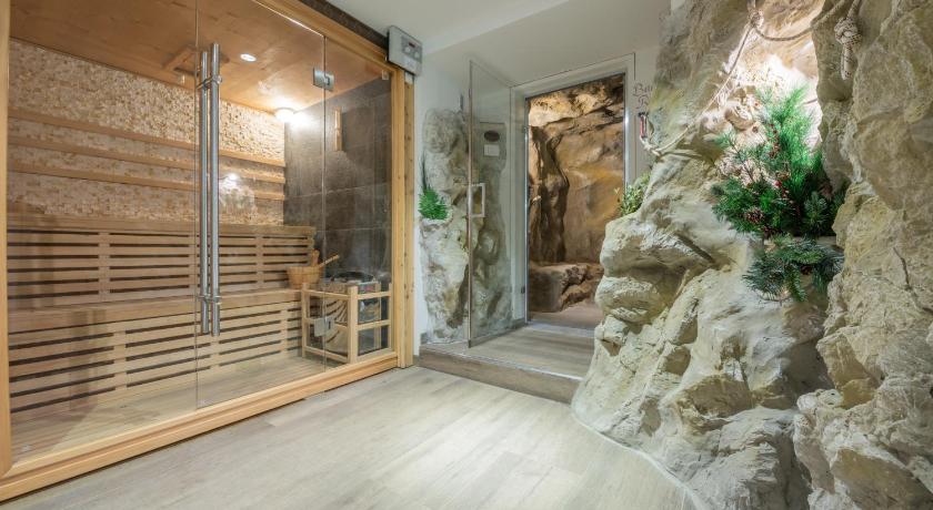 マレーベ Hotel Lago della Creta 3つ星 ホテル プール