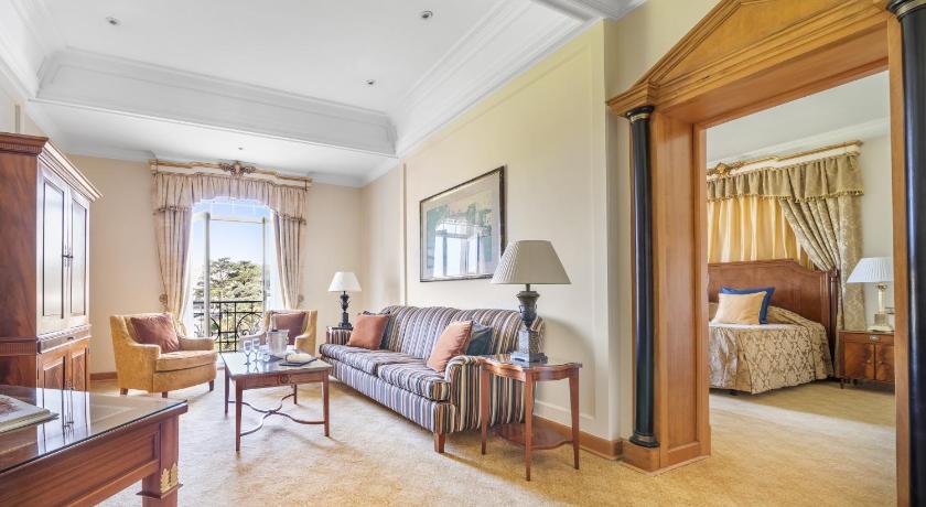 รูปของห้องดีลักซ์สวีทพร้อมวิวสระว่ายน้ำ (Deluxe Suite with Pool View) 0