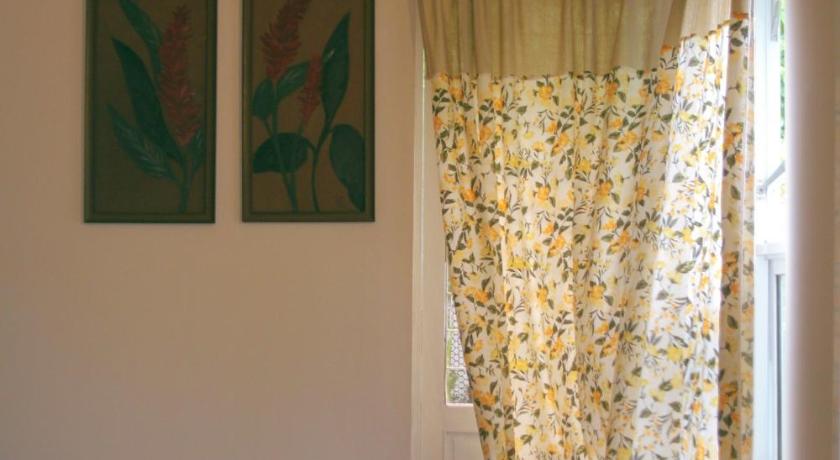 Image of Queen Room with Garden View 11