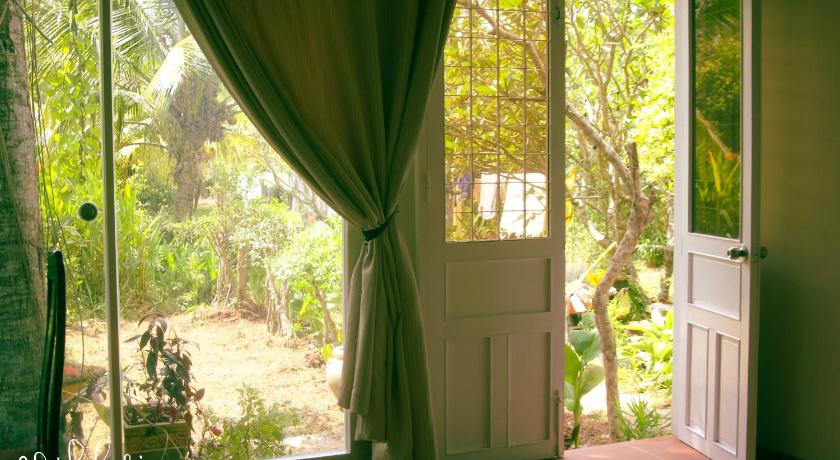 Image of Deluxe King Room 2