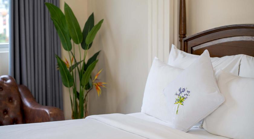Zdjęcie: Elegant Suite with City View - Free One Time Happy Hour 4