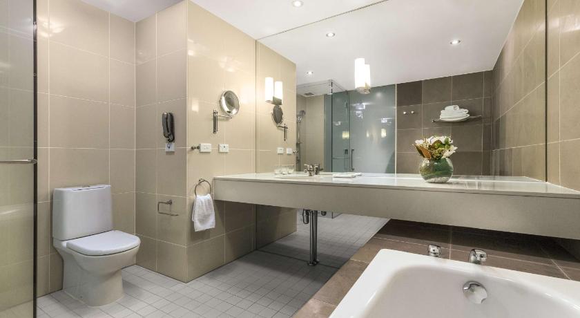 Image of King Hilton Guestroom 2