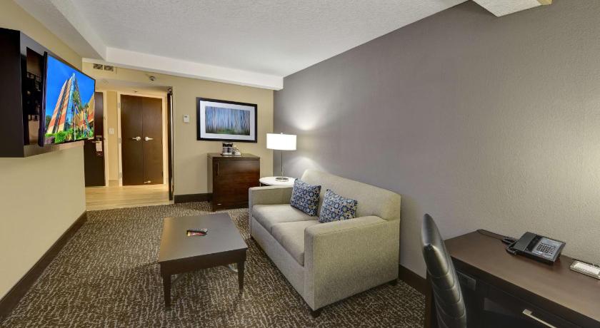 Image of 1 KING BED BI-LEVEL TOWNHOUSE 1