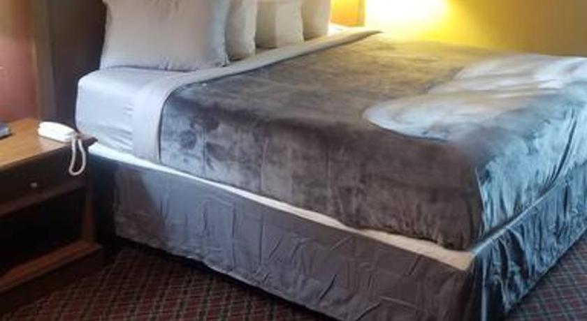 스틸워터 (OK) Hotel OSU King Bed Hotel Room 240 Sateen Sheets Wi-Fi 4성급 숙소 객실