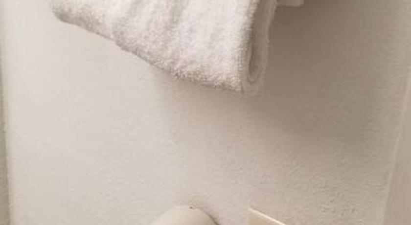 스틸워터 (OK) Hotel OSU King Bed Hotel Room 240 Sateen Sheets Wi-Fi 4성급 숙소 객실