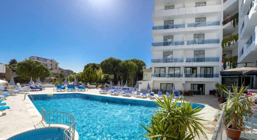 Ponz Hotel - image 9