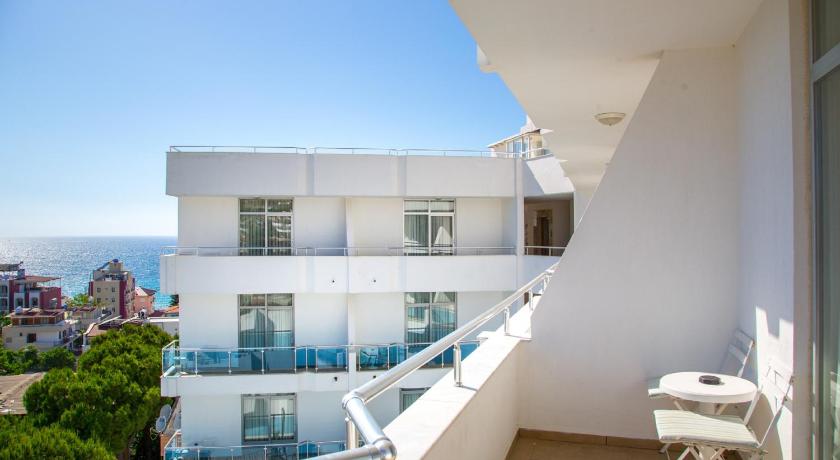 Ponz Hotel - image 6