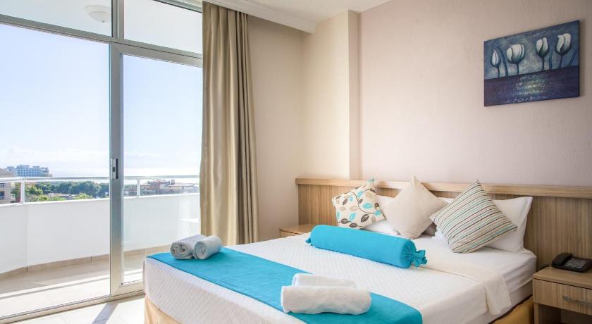 Ponz Hotel - image 11