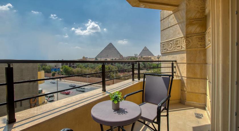 Image of King Room with Pyramids View 1