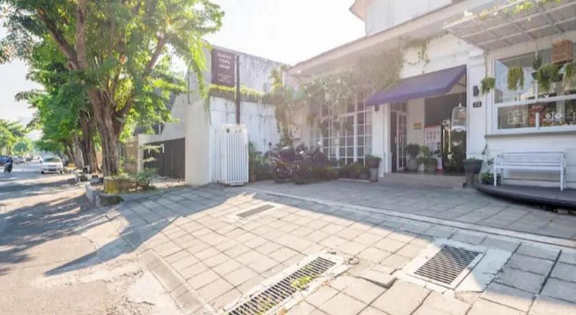 OYO 3783 Rumah Teuku Umar – Surabaja, ID