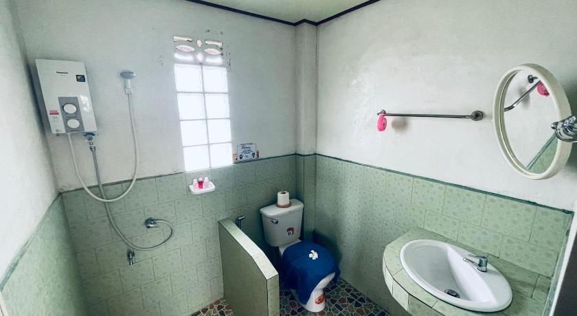 Image of Deluxe Room (2 Adults + 1 Child) 7