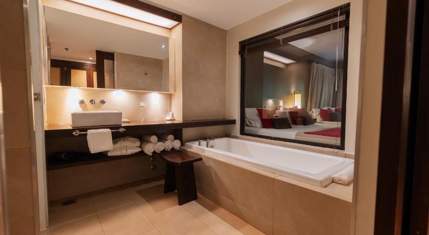 Image of Superior Queen Room with Two Queen Beds 7