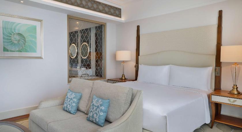 Image of KING DELUXE ROOM WITH PALM SEA VIEW 6