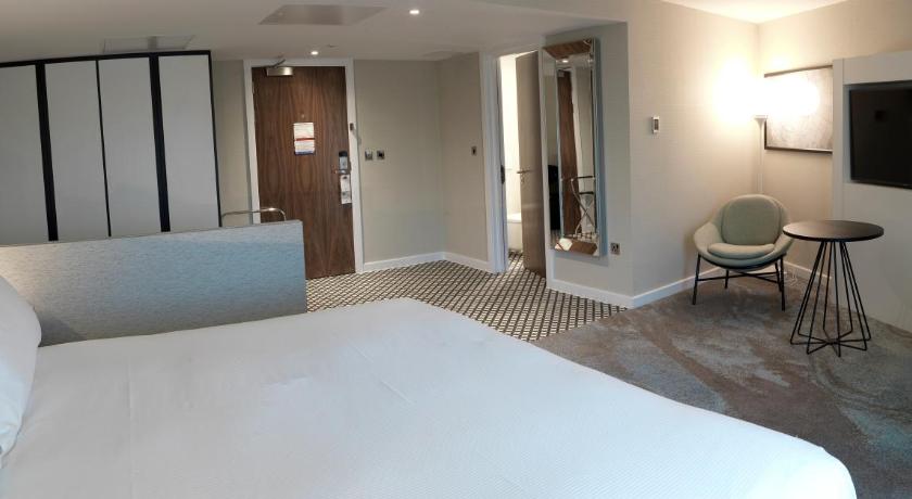Luksusa numurs ar "king" izmēra gultu (Deluxe Room with King Bed) attēls 5