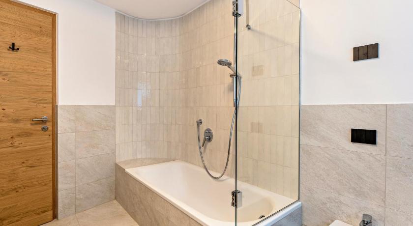 マレーベ Les Ciases Chalets Dolomites Apt 1 4つ星 シングルルーム レストラン