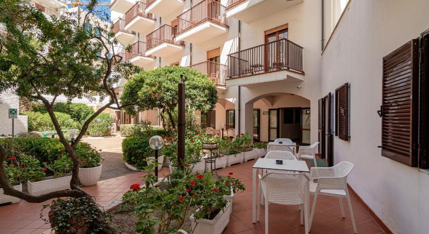 Image of Superior Double or Twin Room with Garden View 6